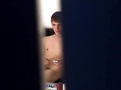 Cute twink caught playing alone - XP Videos