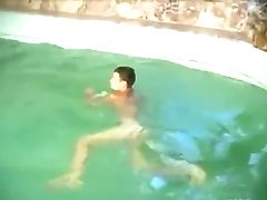 3 jeunes twinks  poil dans une piscine|63::Gay,1871::Bareback,2151::Uncut