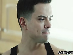 Hunk Muscular Gay Meets Teen Kylan Thru A Gay Dating App And They Had An Intense Anal Fuck. 6 Min - Dakota Payne